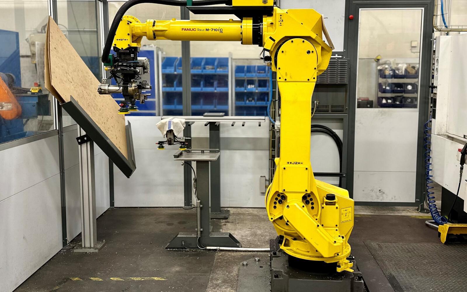 Työstökoneen automatisointi Fanuc teollisuusrobotilla